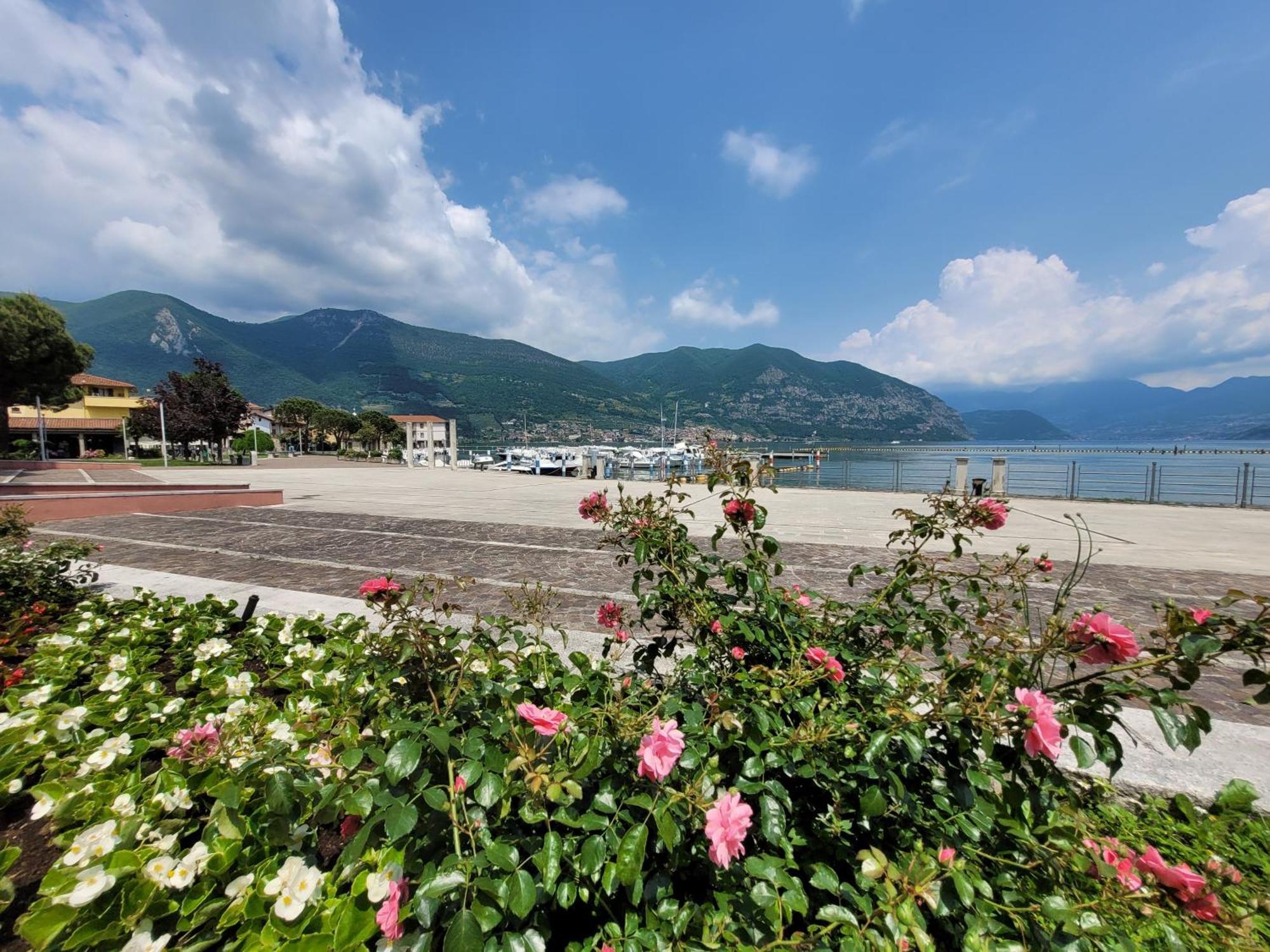 Light On Lake Iseo Clusane Dış mekan fotoğraf